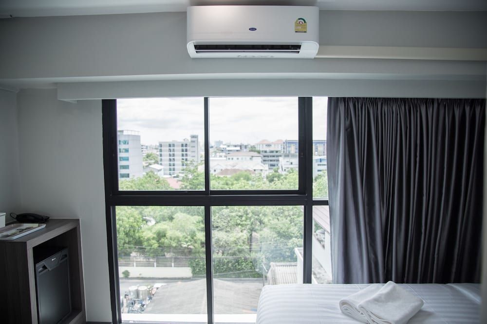 Hallton Hotel Bangkok Standard Double Room 8