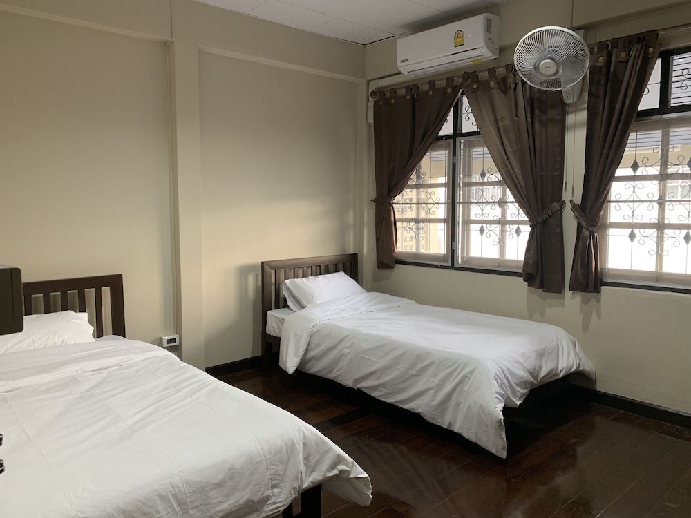 undefined Achcha - MRT Itsaraphap Station 4