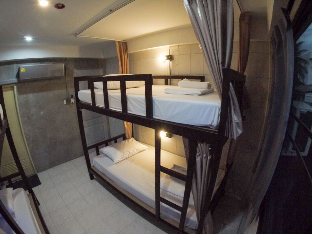 Bed De Bell Hostel Family Room with a Private Bathroom 6