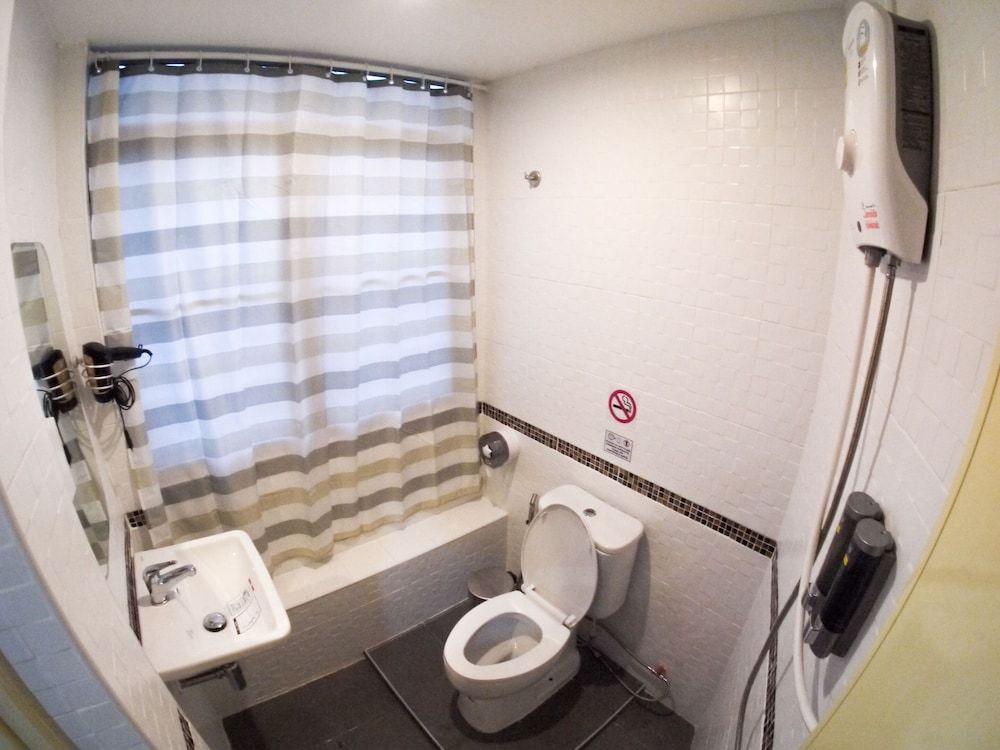 Bed De Bell Hostel Family Room with a Private Bathroom 9