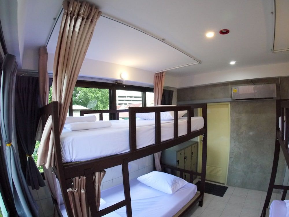 Bed De Bell Hostel Family Room with a Private Bathroom 5