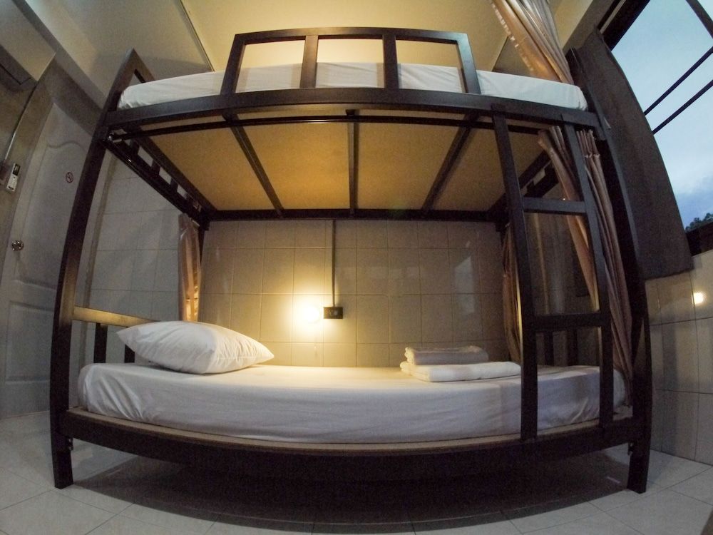 Bed De Bell Hostel Family Room with a Private Bathroom