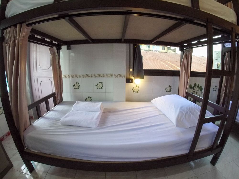 undefined Bed De Bell Hostel 8