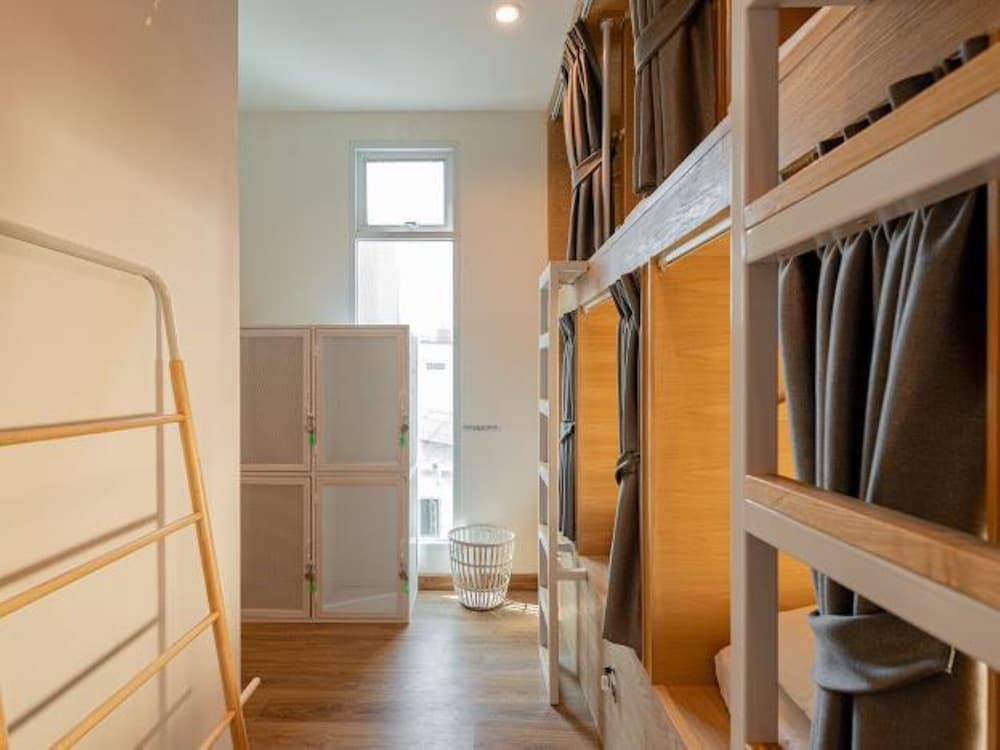 Ratchada Hotel (ROTFAI) Dormitory Room with 4 Bunk Beds (6 persons) 9