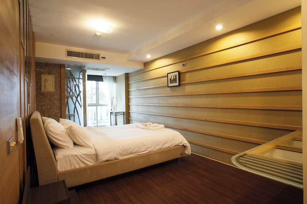 2B - No Impact From Earthquake 2bedrooms 2bath Downtown Bangkok Condo, 2 Bedrooms, Accessible, Balcony 7