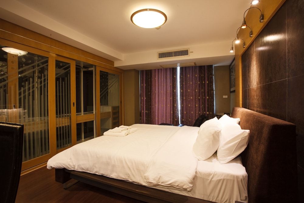 2B - No Impact From Earthquake 2bedrooms 2bath Downtown Bangkok Condo, 2 Bedrooms, Accessible, Balcony 3