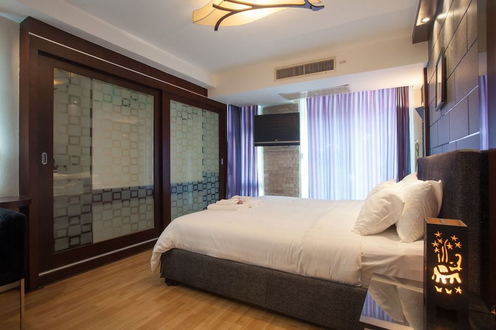 2C - No Impact From Earthquake 2bedrooms 2 Bathdowntown Bangkok Condo, 2 Bedrooms, Accessible, Balcony 4