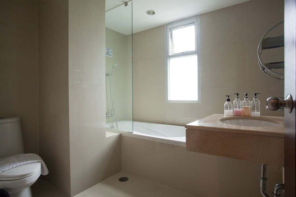 2C - No Impact From Earthquake 2bedrooms 2 Bathdowntown Bangkok Condo, 2 Bedrooms, Accessible, Balcony 9