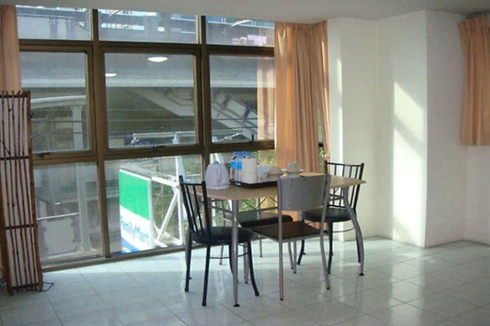 undefined King Royal Garden Inn 4