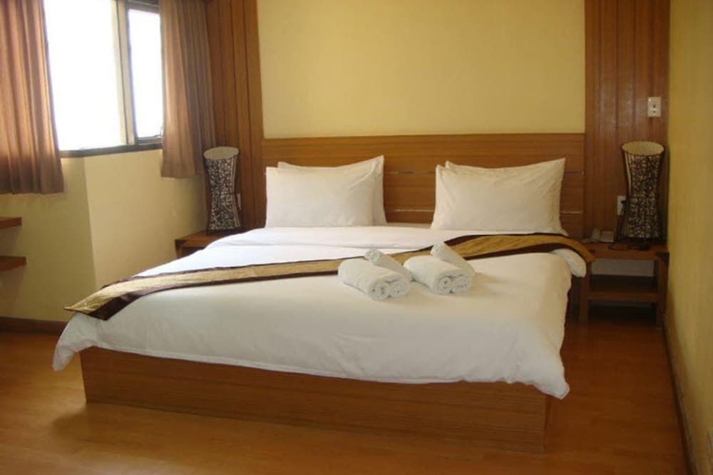 undefined King Royal Garden Inn 5