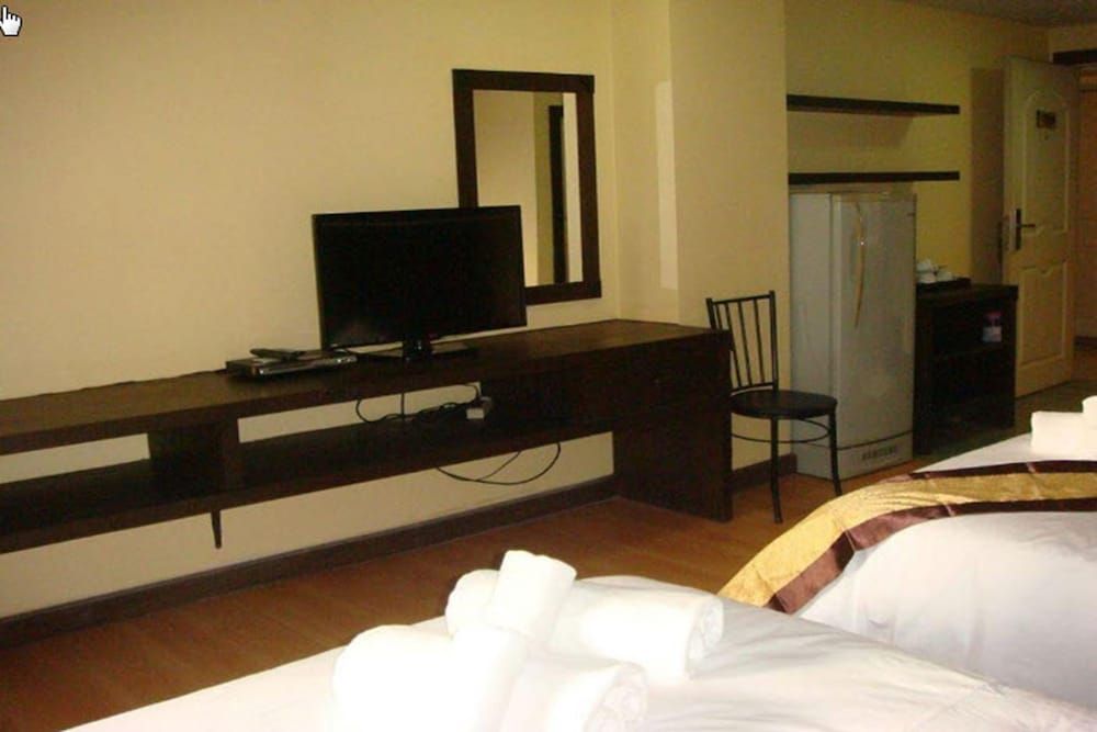 King Royal Garden Inn Superior Room 8