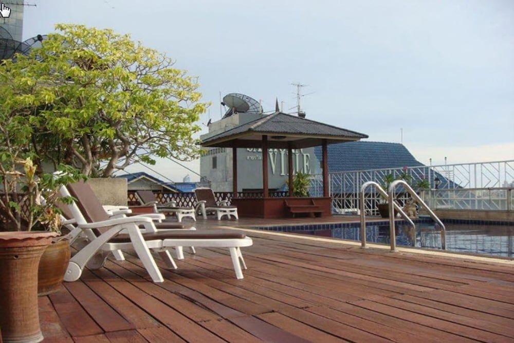 undefined King Royal Garden Inn 2