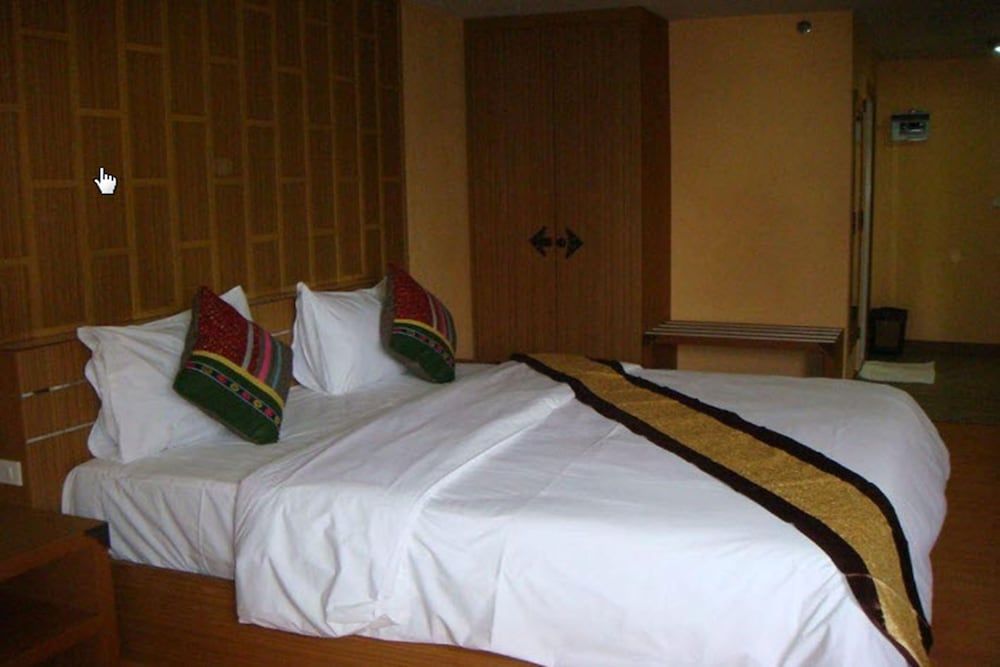 undefined King Royal Garden Inn 10