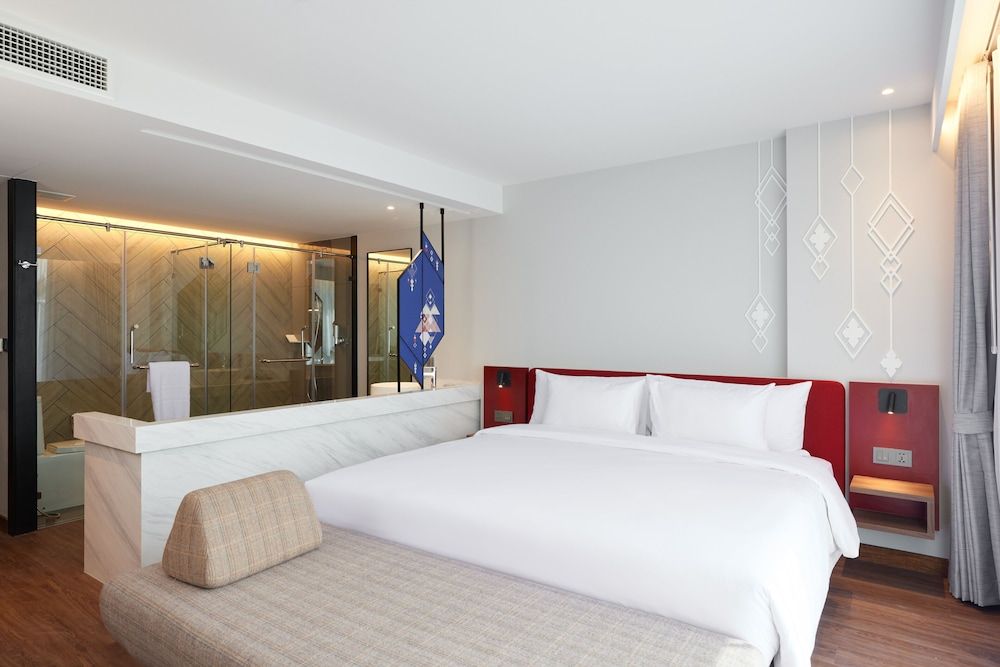 Deluxe Room, 1 King Bed (Premium)