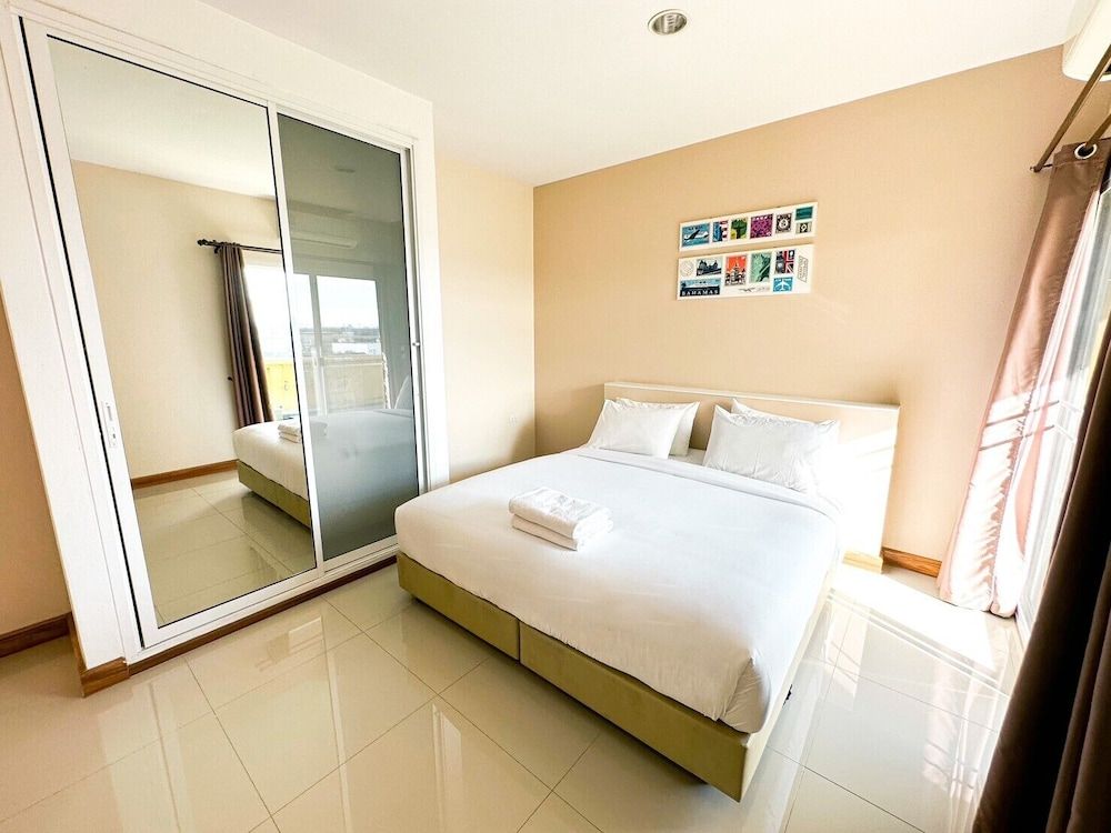 undefined The Island Resort 4