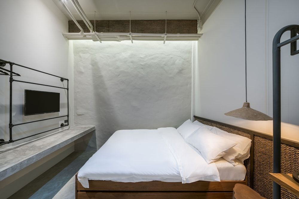 Siam Shelter Bangkok Standard Room 4