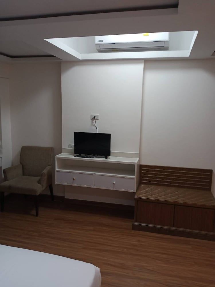 undefined Royal Garden Home Hotel 6