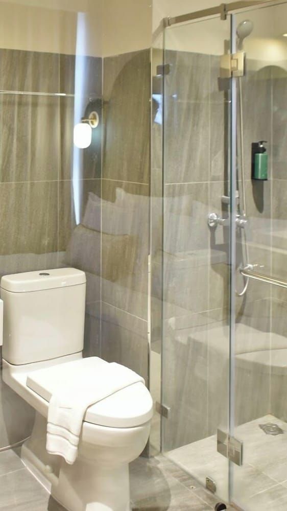 Benjarong Hotel Bangkok Standard Double Room 5