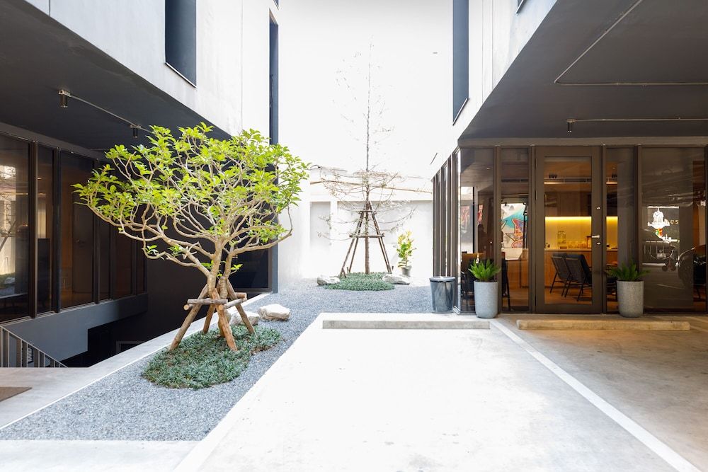 undefined Benjarong Hotel Bangkok 9