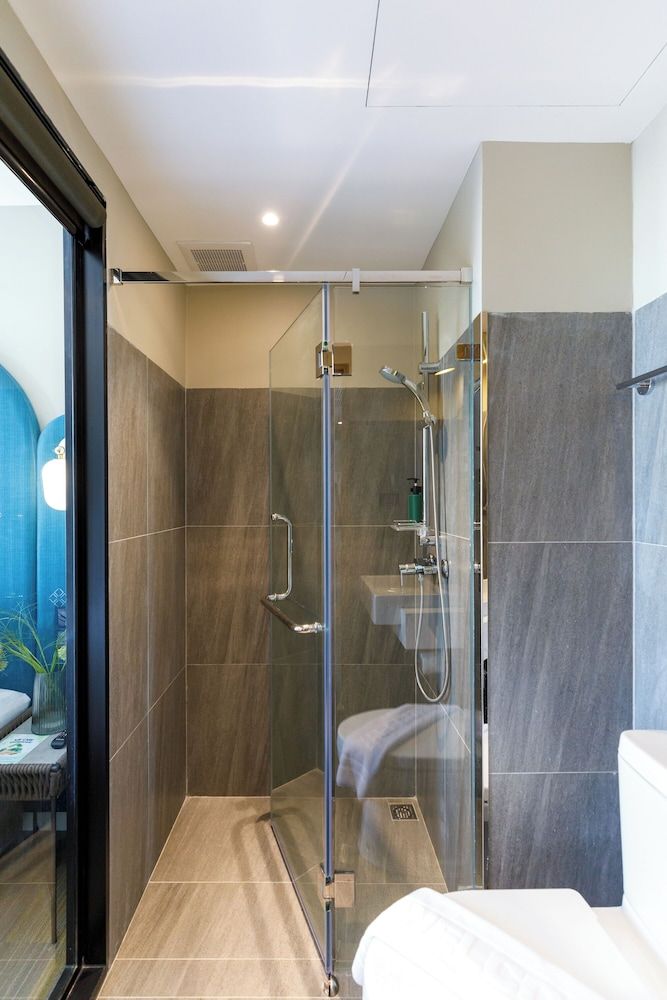 Benjarong Hotel Bangkok Standard Double Room 7