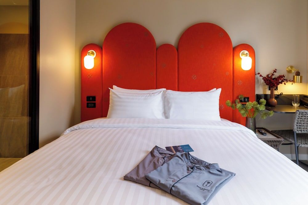 Benjarong Hotel Bangkok Standard Double Room 2