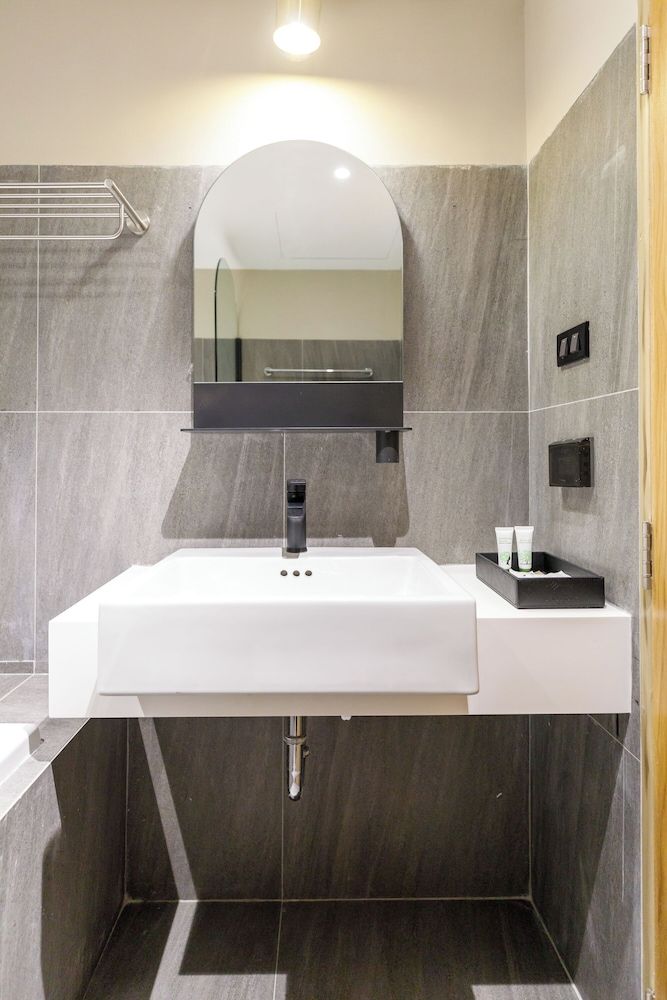 Benjarong Hotel Bangkok Standard Double Room 6