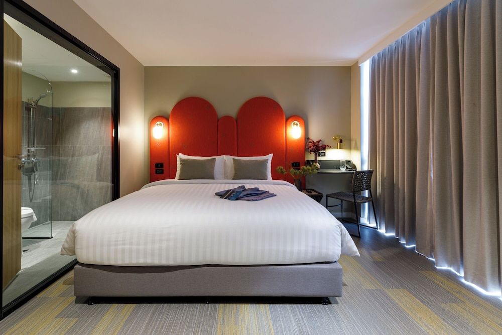 Benjarong Hotel Bangkok Standard Double Room 4