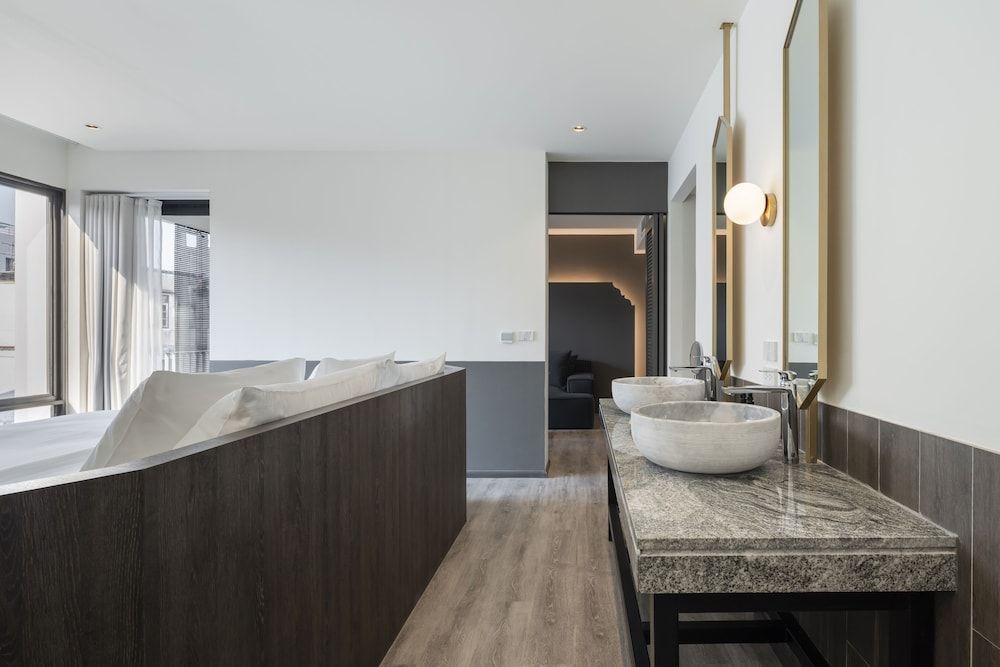 Lilit Bang Lumphu Hotel Studio Suite, Pool View 3