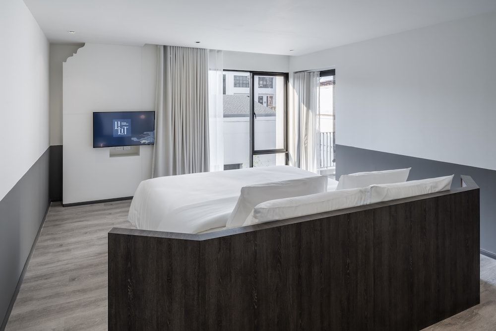 Lilit Bang Lumphu Hotel Studio Suite, Pool View 6