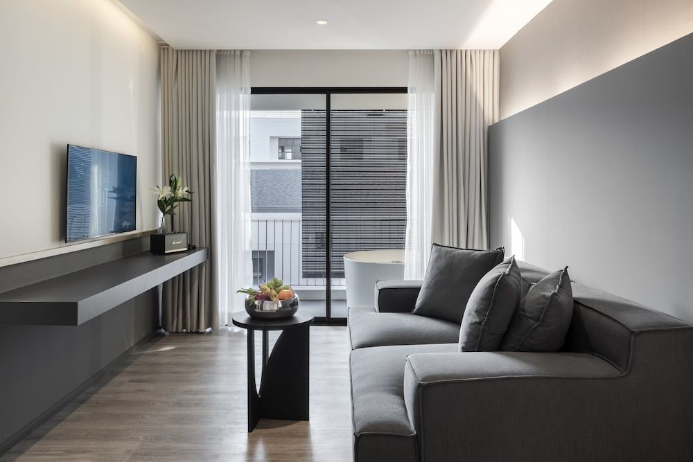 Lilit Bang Lumphu Hotel Studio Suite, Pool View 8