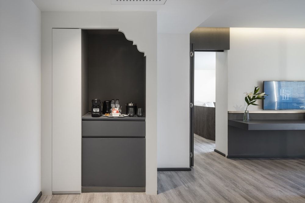 Lilit Bang Lumphu Hotel Studio Suite, Pool View 10