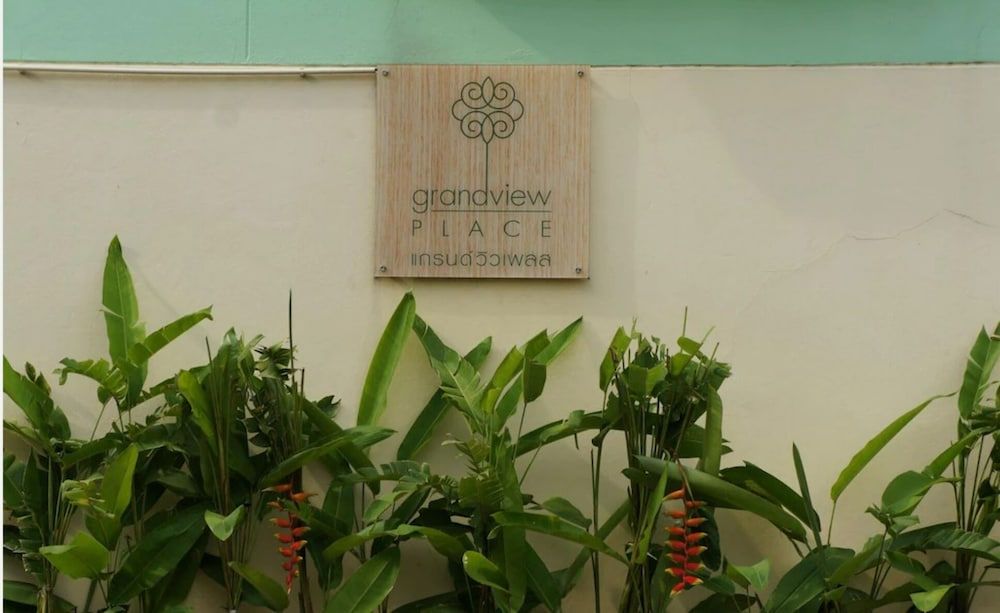 undefined Grandview Place 6