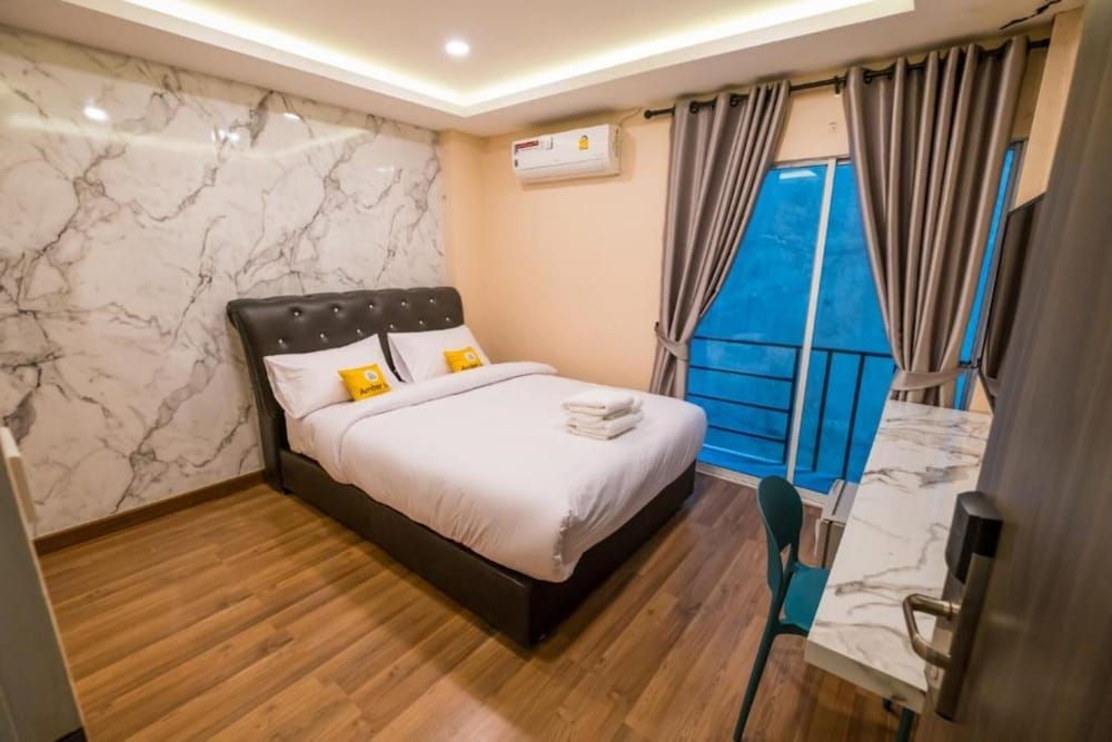 undefined Amber Inn 5