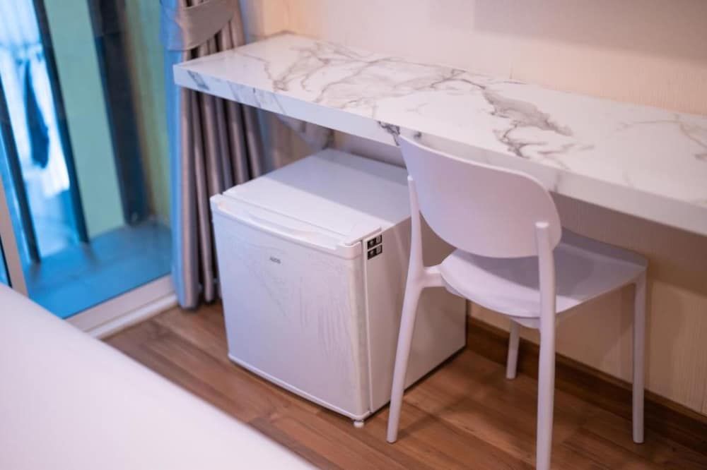 Amber Inn Triple Deluxe with balcony 7