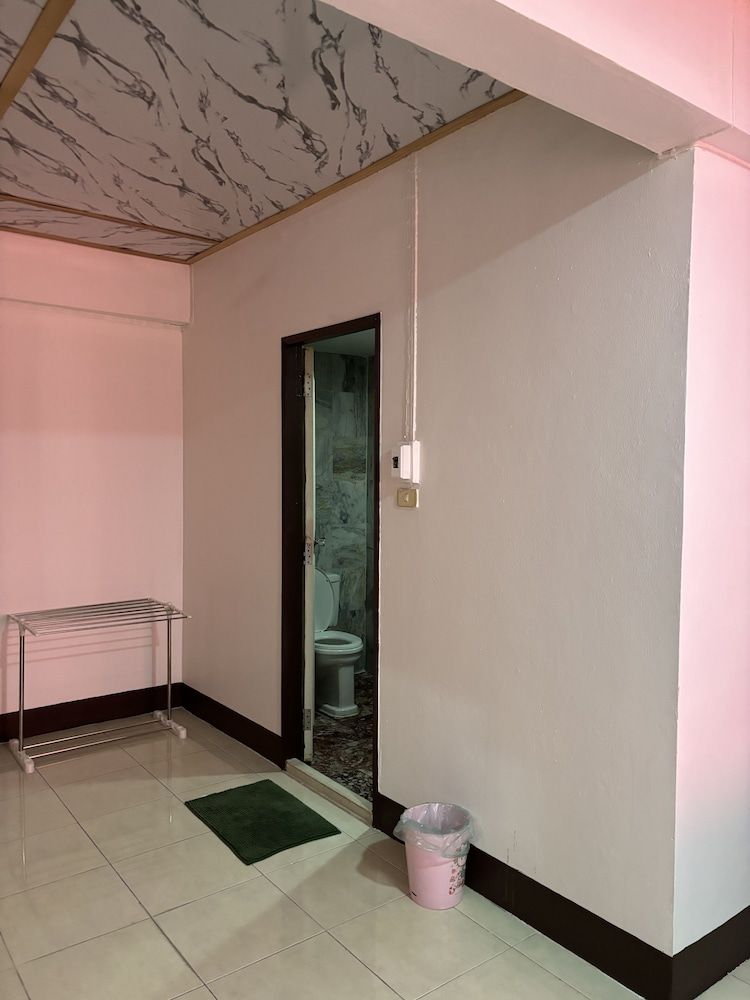 My Hotel Bangkok Noi Deluxe Single Room 8