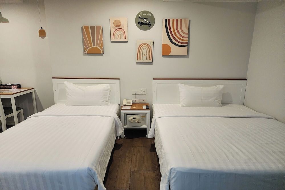 J Place Hotel Standard Room 4