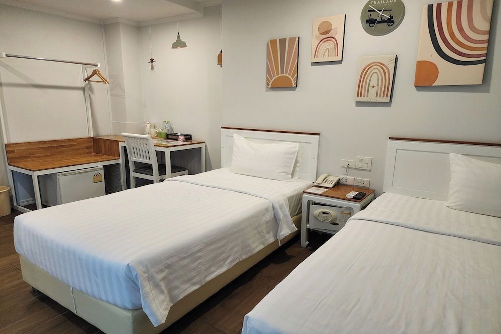 J Place Hotel Standard Room