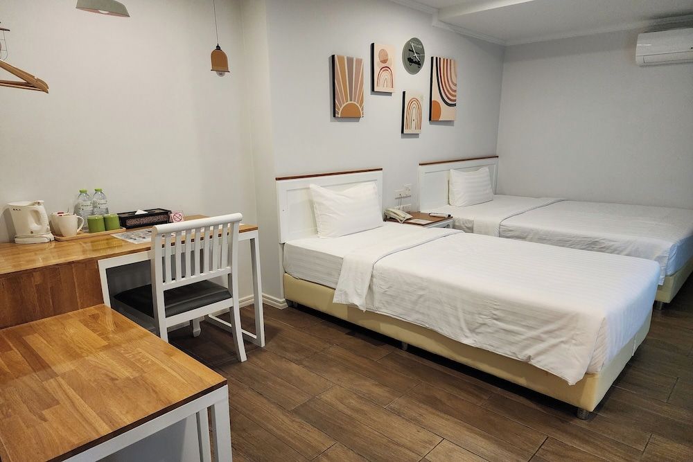 J Place Hotel Standard Room 2