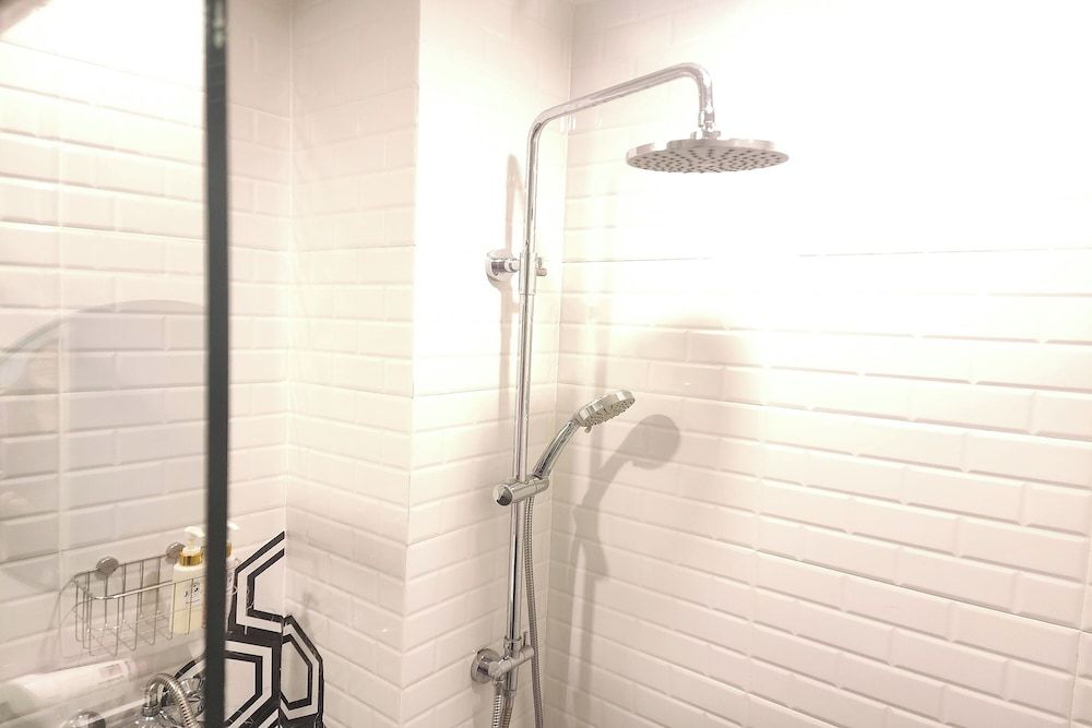 J Place Hotel Standard Room 7