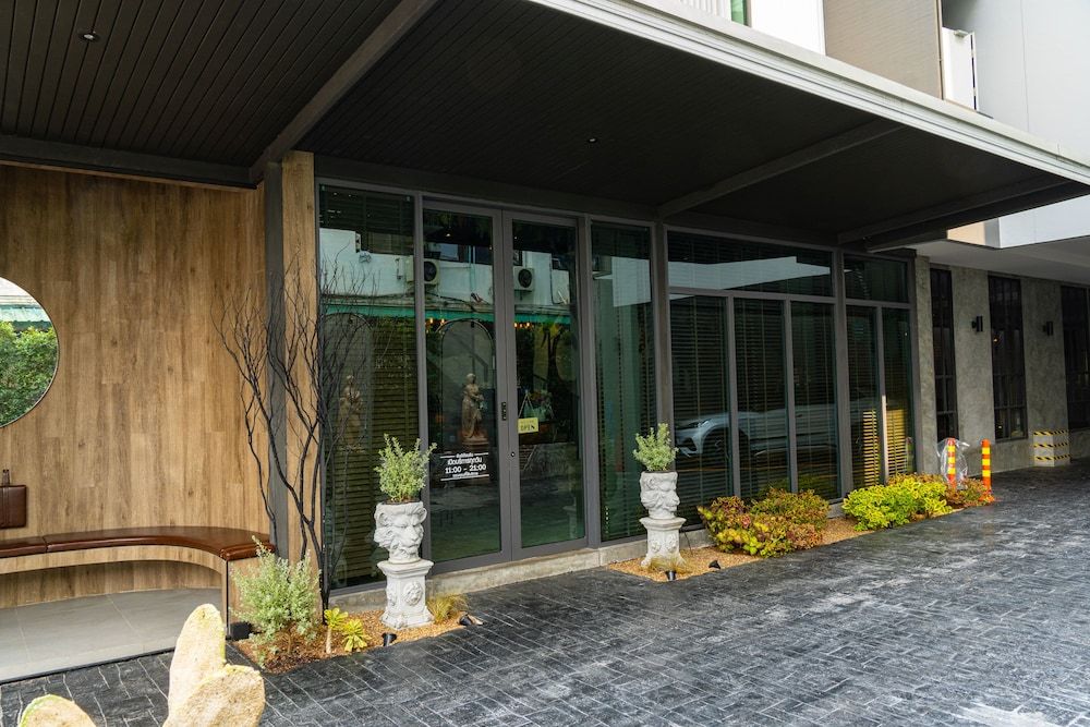 undefined J Place Hotel 6