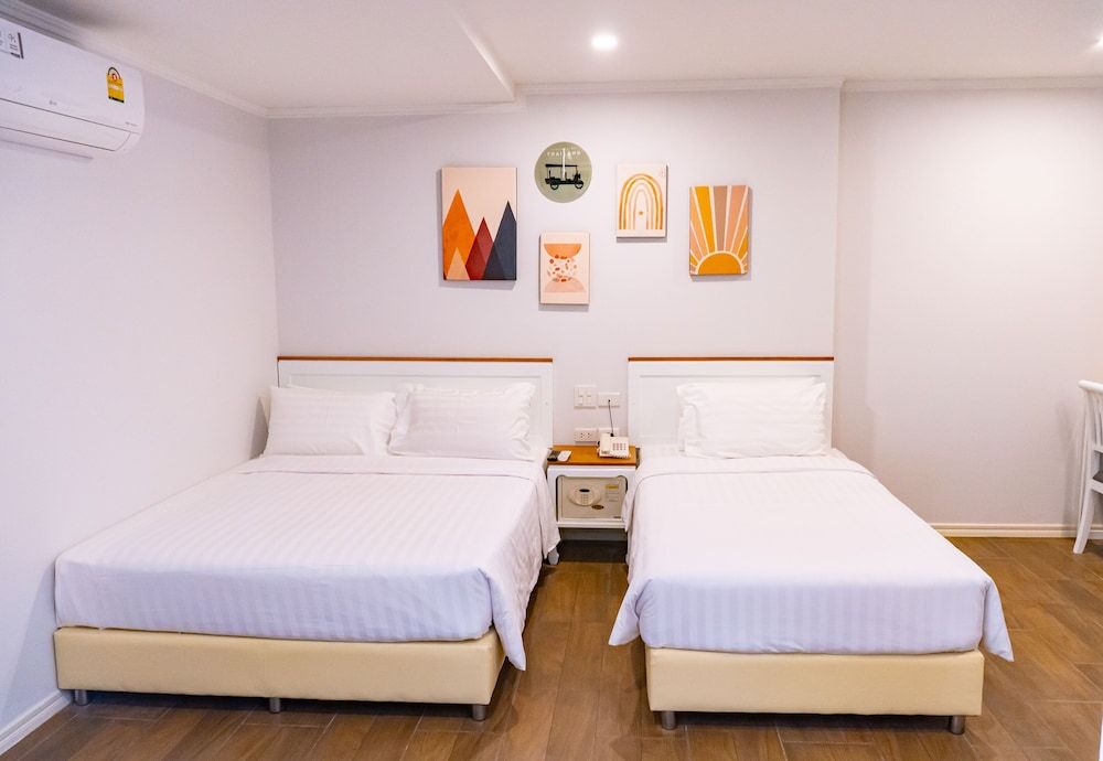 J Place Hotel Standard Room 3