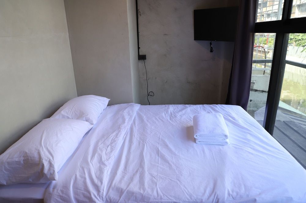 The Cube Hostel Khaosan Standard Double Room 2
