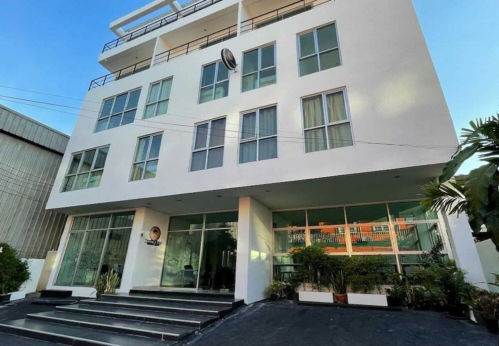 undefined RQ Bangkok Sukhumvit 50 by Collection O 4