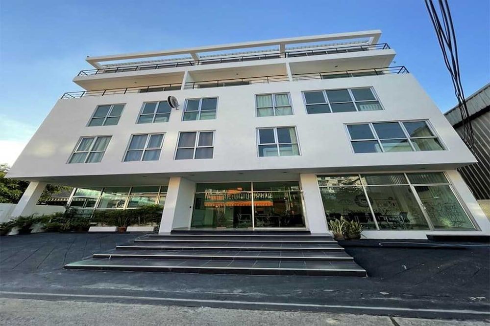 undefined RQ Bangkok Sukhumvit 50 by Collection O