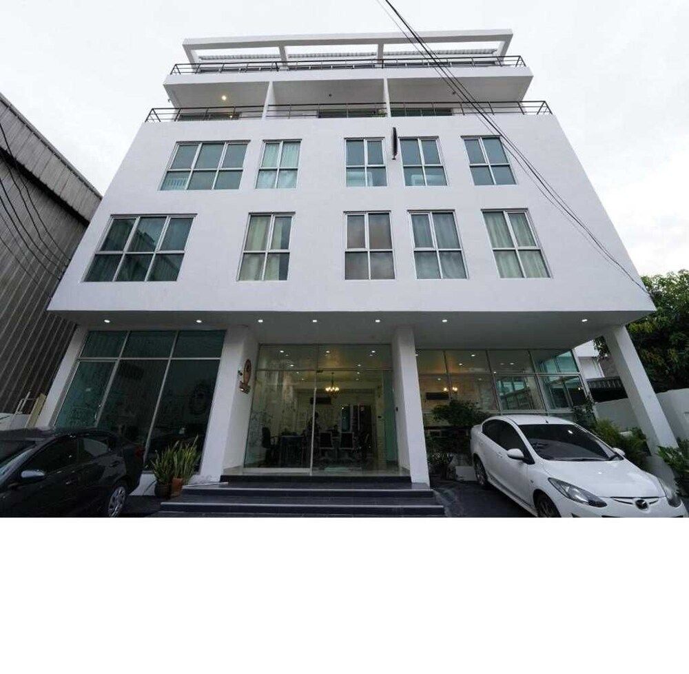 undefined RQ Bangkok Sukhumvit 50 by Collection O 3