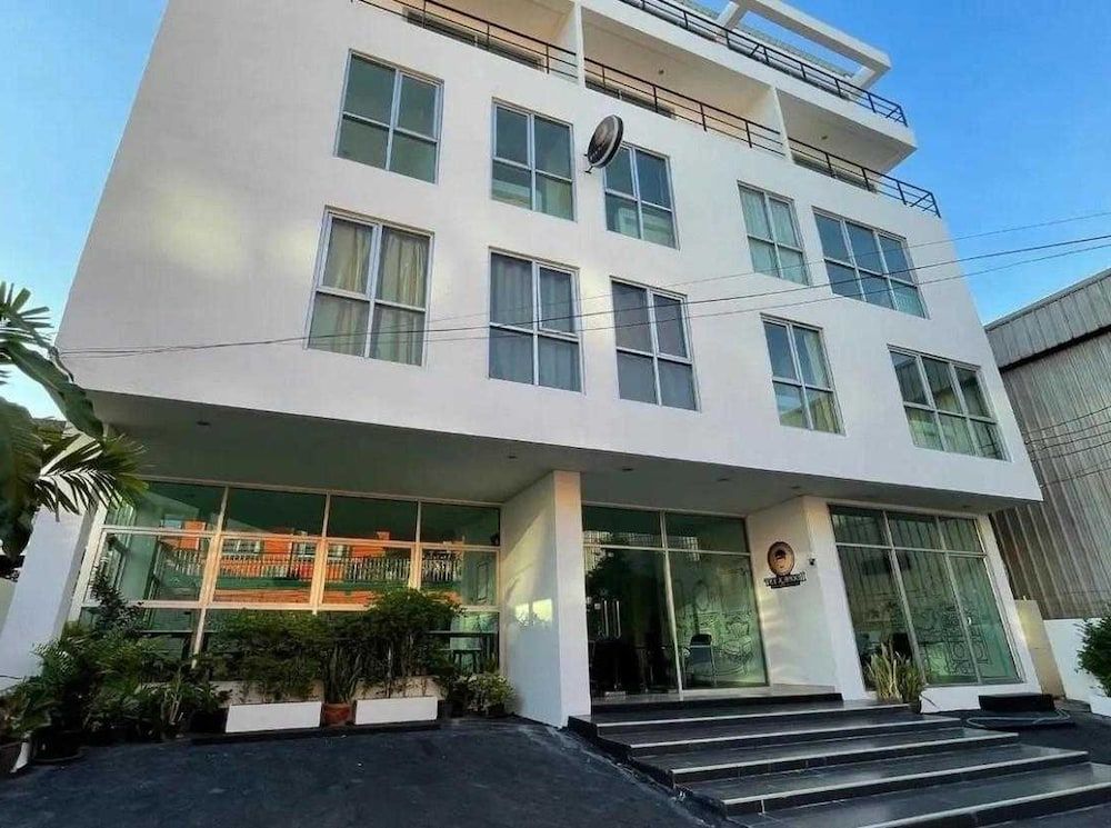 undefined RQ Bangkok Sukhumvit 50 by Collection O 3