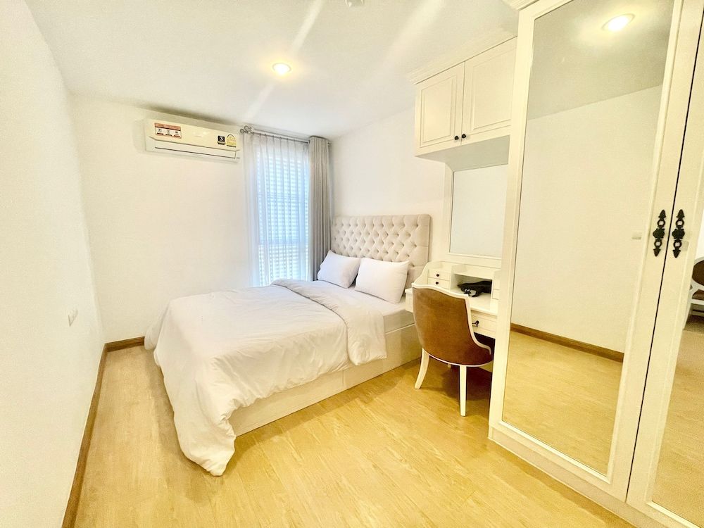 The Town Condo Deluxe Apartment 8