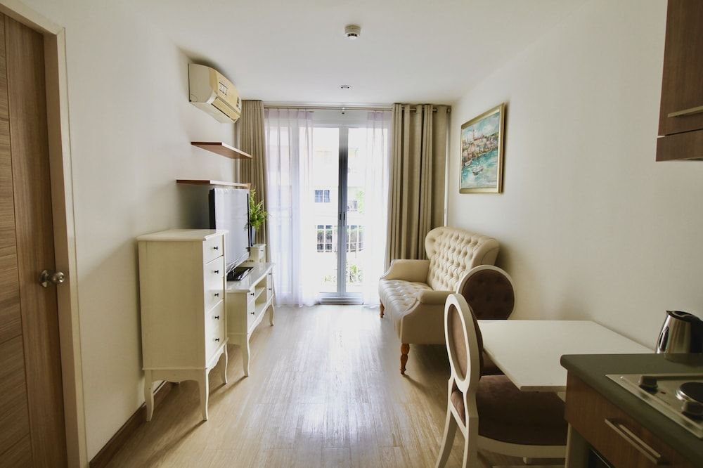 The Town Condo Deluxe Apartment 28