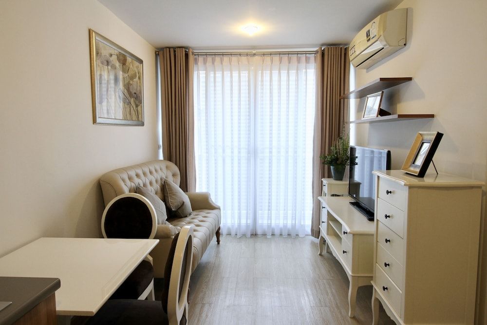 The Town Condo Deluxe Apartment 4