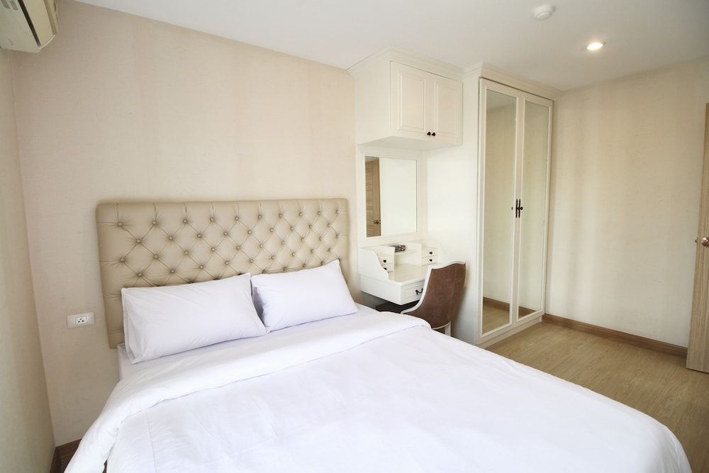 The Town Condo Deluxe Apartment